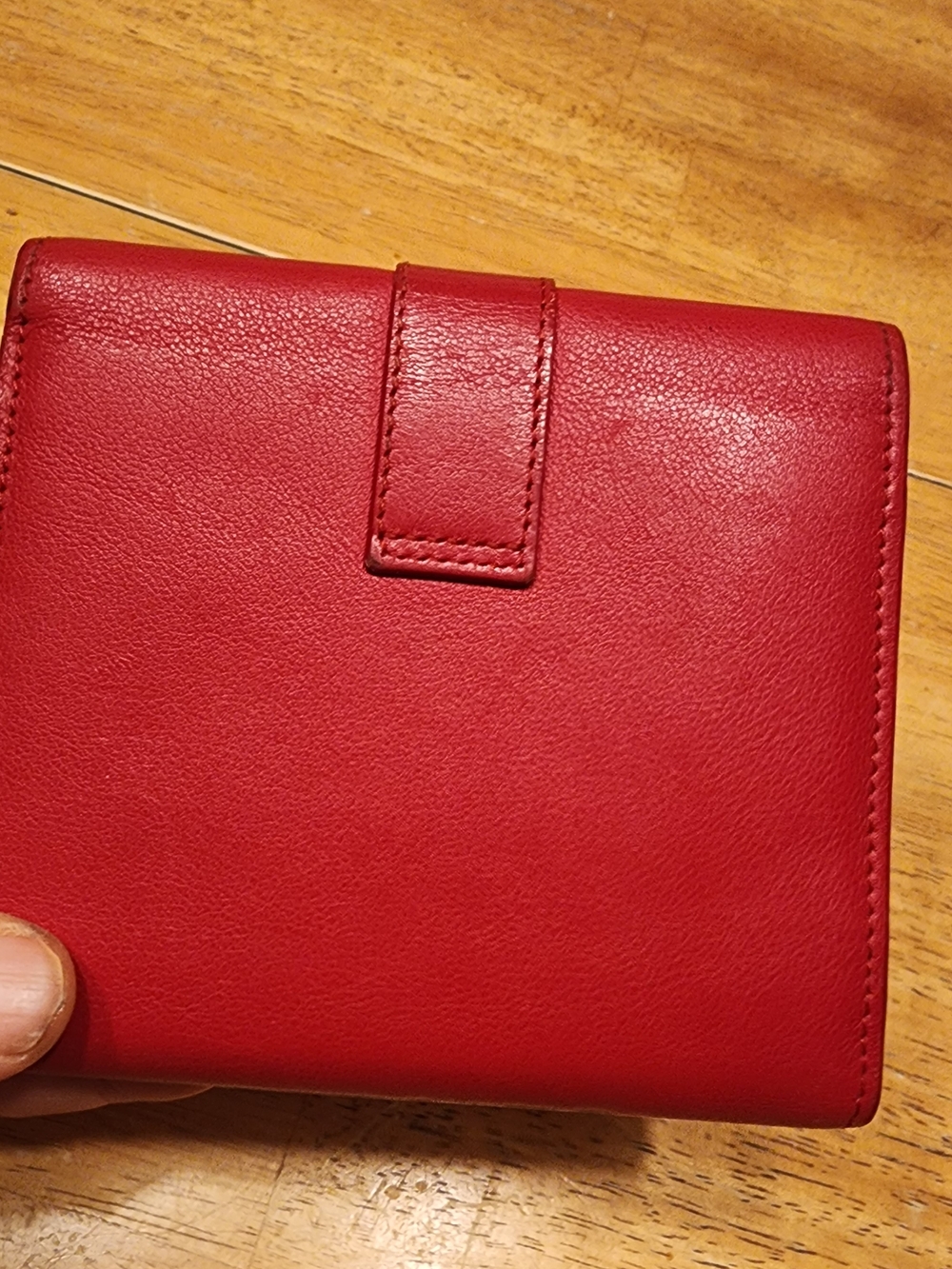 red calfskin Saint Laurent Classic Y compact wallet With a gold-toned Y logo - Picture 9 of 16